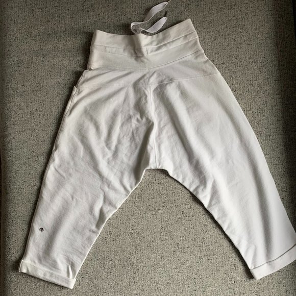 EUC Lululemon White Liberty Crop, size 2 - Picture 8 of 14